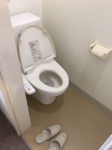 ファミリーロッジ旅籠屋東京新木場店客室トイレ