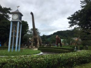 東公園の恐竜と時計